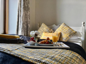 Cosy 2 Bedroom Central Apartment - Free Parking, Free WiFi